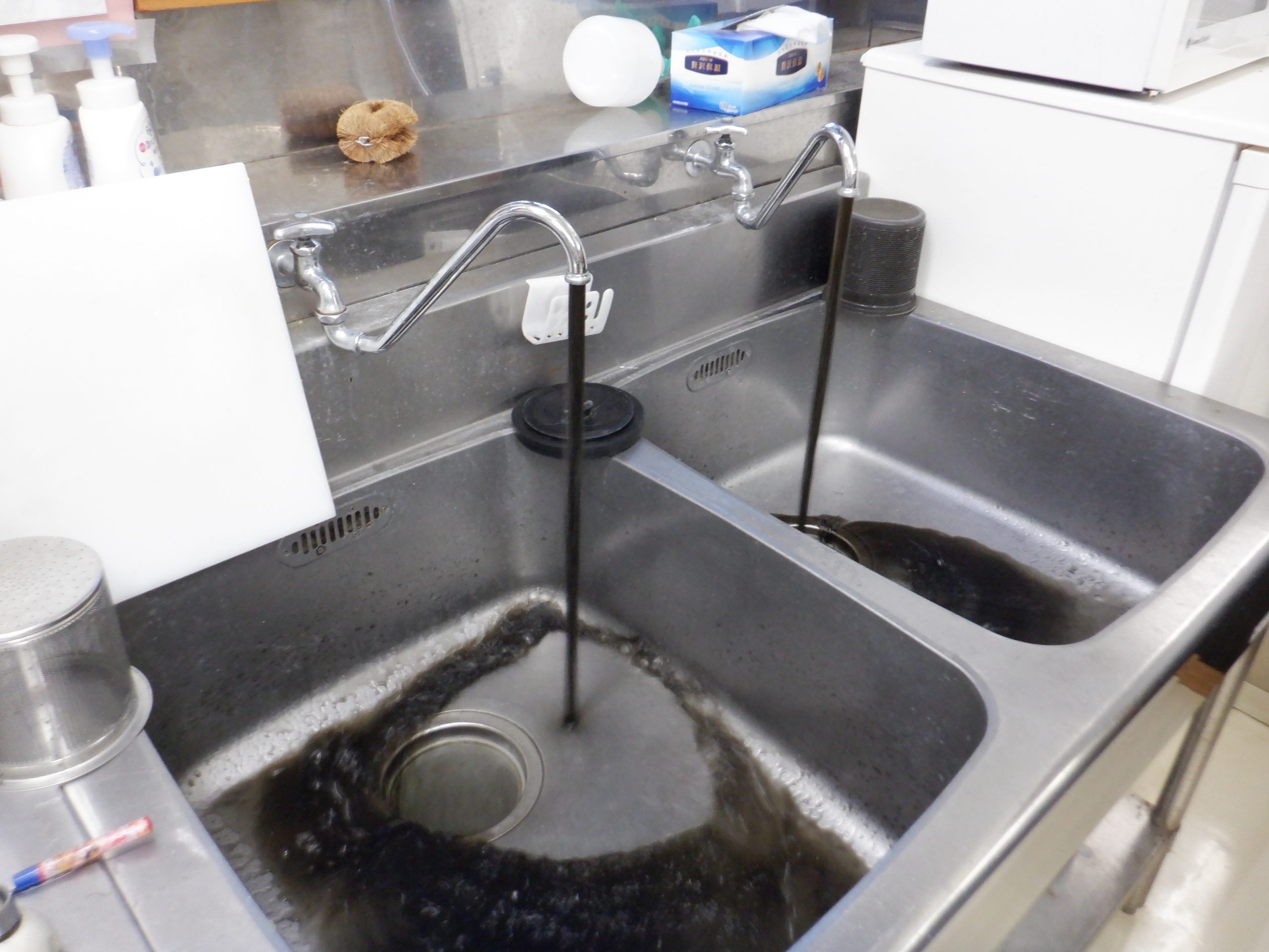 オフィスビル 飲料水用給水配管内部薬品洗浄作業（クエン酸使用）